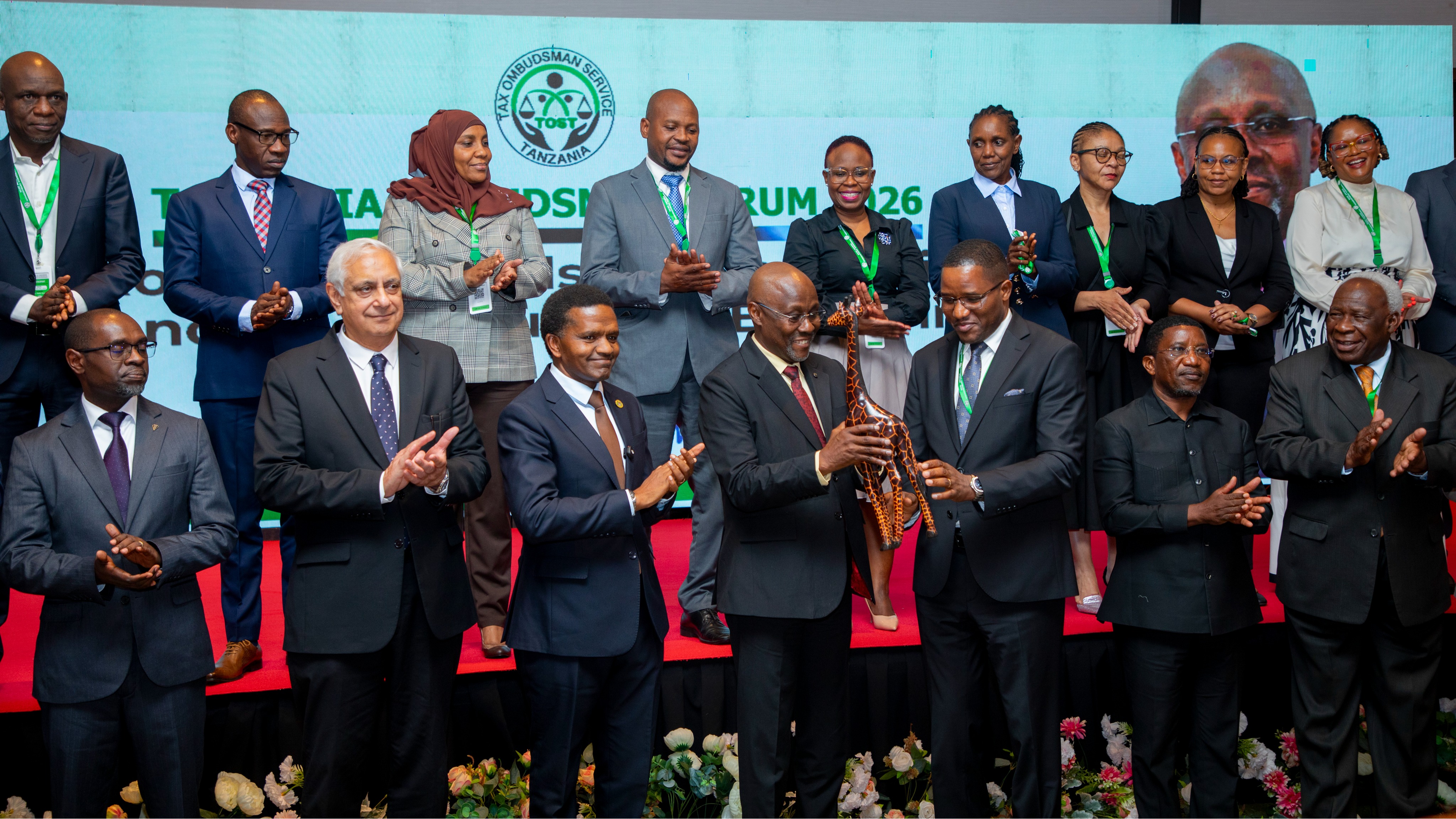 Picha ya makundi mbalimbali ya washiriki pamoja na Mgeni Rasmi, Mheshimiwa Dkt. Juma Malik Akil, Waziri wa Fedha na Mipango wa Zanzibar, katika siku ya ufunguzi wa Mkutano wa Masuala ya Usuluhishi (Tanzania Ombudsman Forum 2026), uliofanyika tarehe 7 Septemba 2026 katika Hoteli ya Gran Meliá, jijini Arusha.