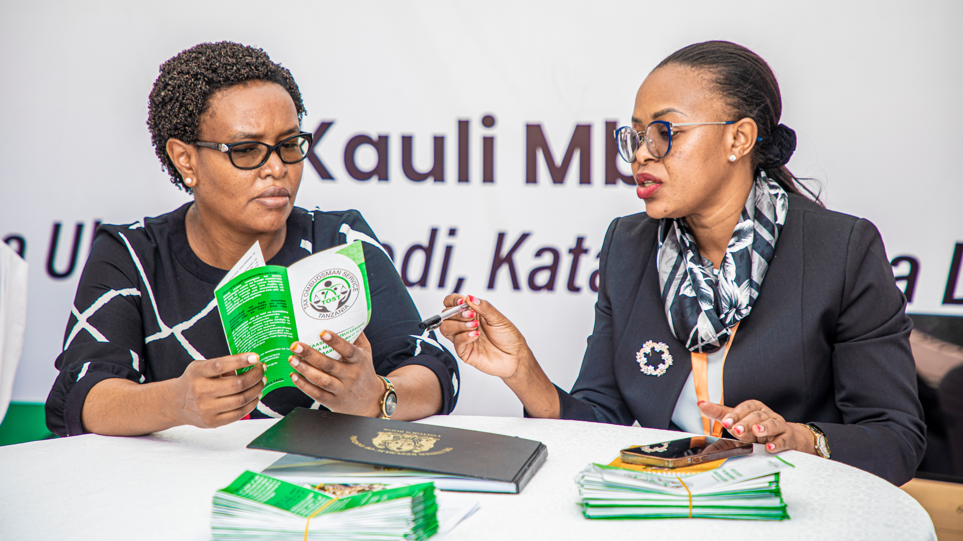 Mbunge wa CCM Viti Maalum Karatu Mkoa wa Manyara, Mh. Cecilia D. Paresso akipata Elimu toka kwa Mtaalamu